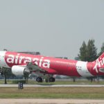 Видео скандала на борту самолета AirAsia набирает популярность в Сети