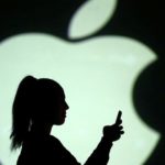 Apple представила iPhone 8 для акции по борьбе со СПИДом
